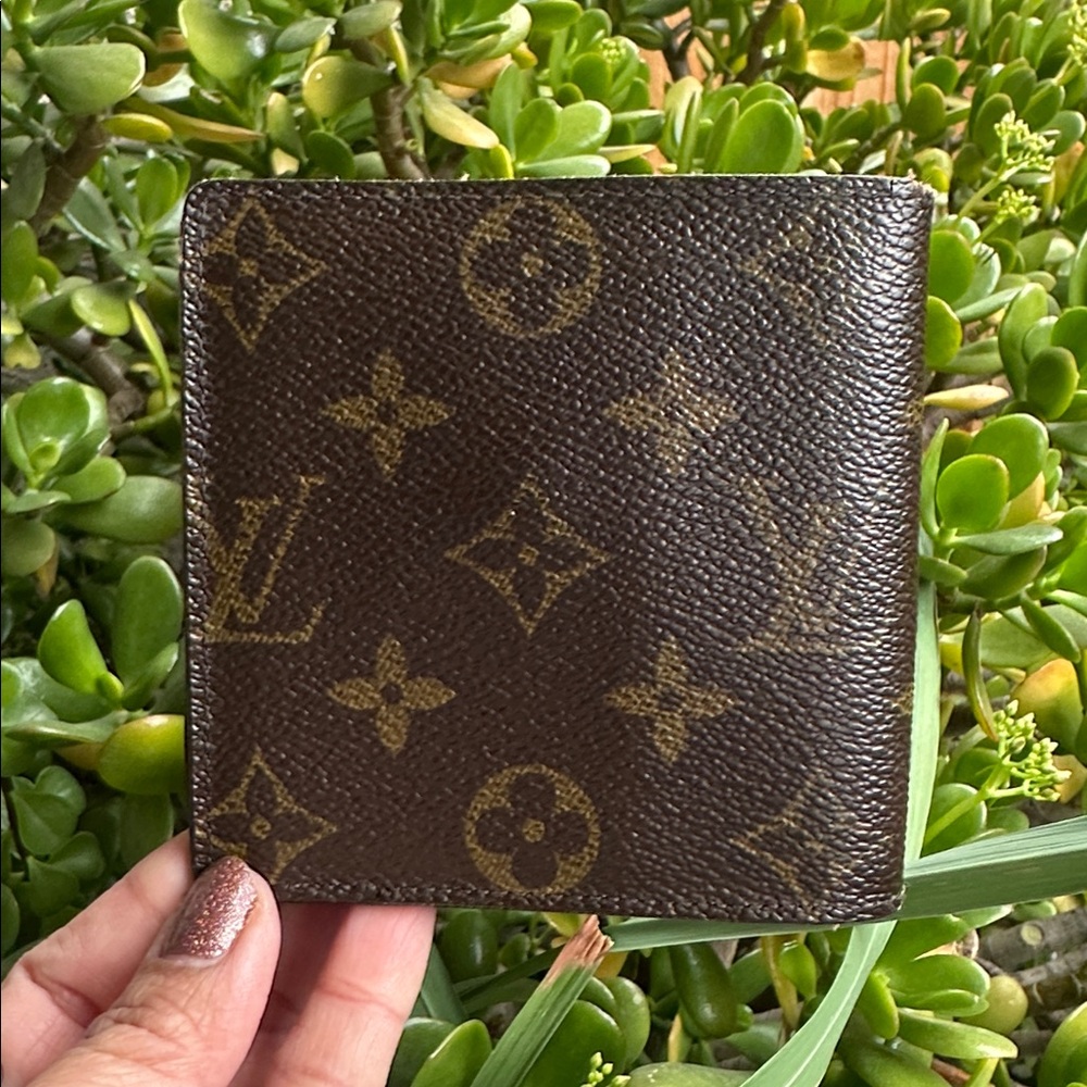 LOUIS VUITTON  Brown Monogram mens Wallet - Picture 2 of 12